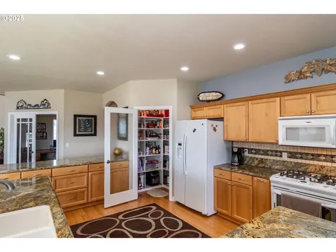 1000 Windy Mountain Lane Oakland OR 97462