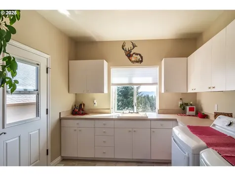 1000 Windy Mountain Lane Oakland OR 97462