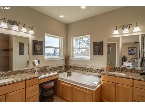 1000 Windy Mountain Lane Oakland OR 97462