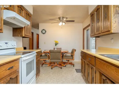 6943 SE Tenino Street Portland OR 97206