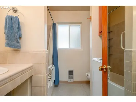 6943 SE Tenino Street Portland OR 97206