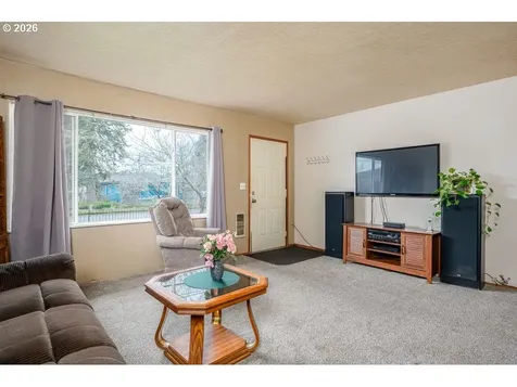 6943 SE Tenino Street Portland OR 97206