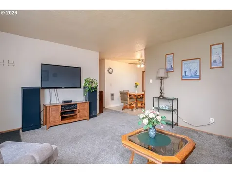 6943 SE Tenino Street Portland OR 97206