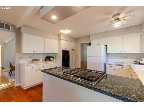 8847 SW Bohmann Parkway Portland OR 97223
