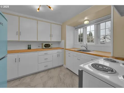 872 Polk Street Eugene OR 97402