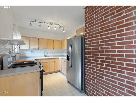 635 NE 192nd Avenue Portland OR 97230