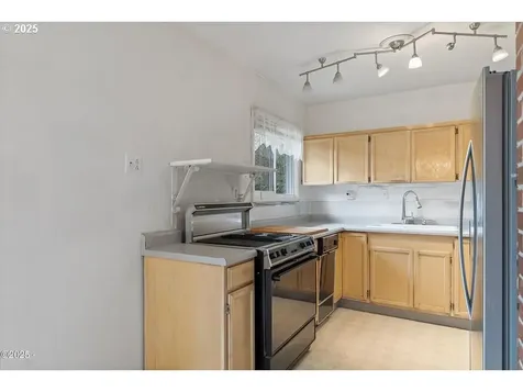 635 NE 192nd Avenue Portland OR 97230