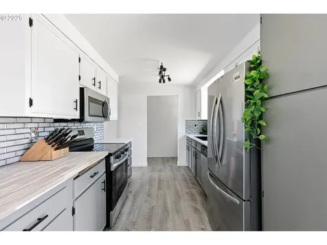 1267 Kenray Loop Springfield OR 97477