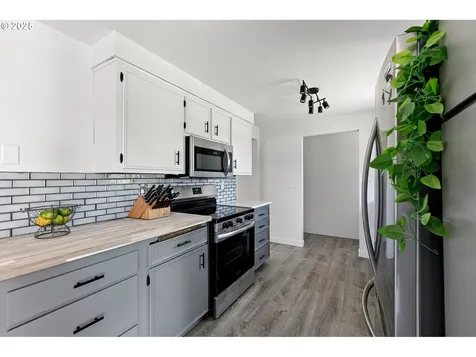 1267 Kenray Loop Springfield OR 97477
