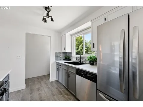 1267 Kenray Loop Springfield OR 97477
