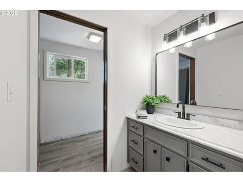 1267 Kenray Loop Springfield OR 97477