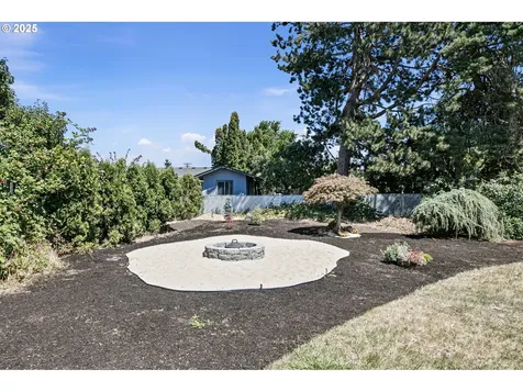 1267 Kenray Loop Springfield OR 97477