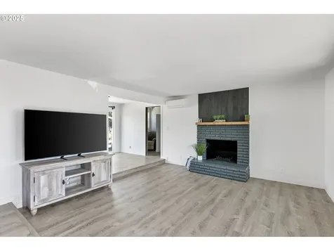 1267 Kenray Loop Springfield OR 97477