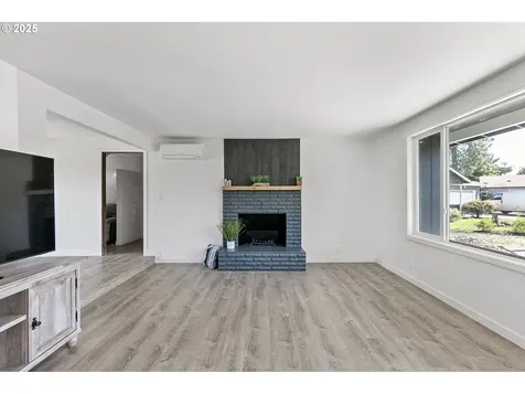 1267 Kenray Loop Springfield OR 97477