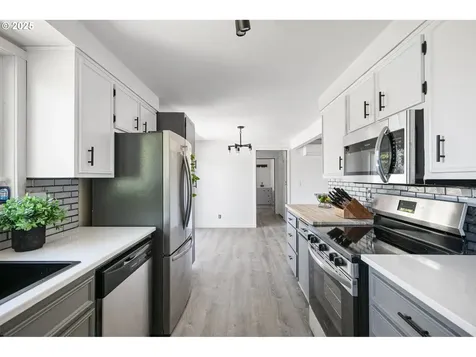 1267 Kenray Loop Springfield OR 97477