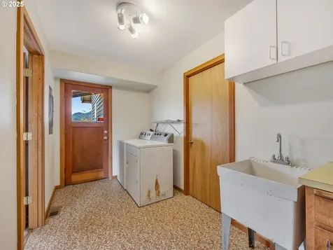 37555 Hauger Mountain Lane Seaside OR 97138