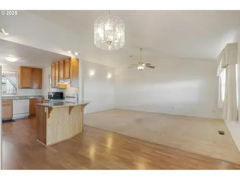 931 Locust Street Oakland OR 97462
