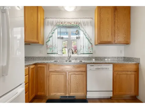 931 Locust Street Oakland OR 97462