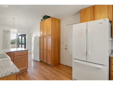 931 Locust Street Oakland OR 97462