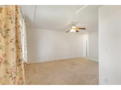 931 Locust Street Oakland OR 97462