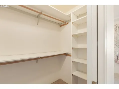 931 Locust Street Oakland OR 97462