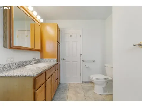 931 Locust Street Oakland OR 97462