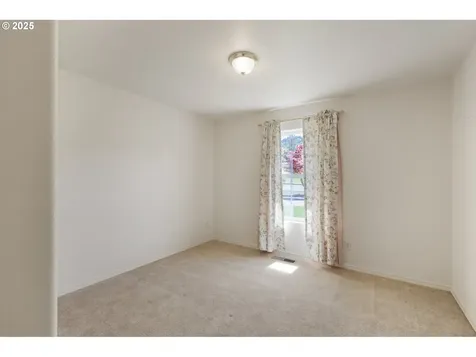 931 Locust Street Oakland OR 97462