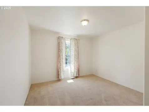 931 Locust Street Oakland OR 97462
