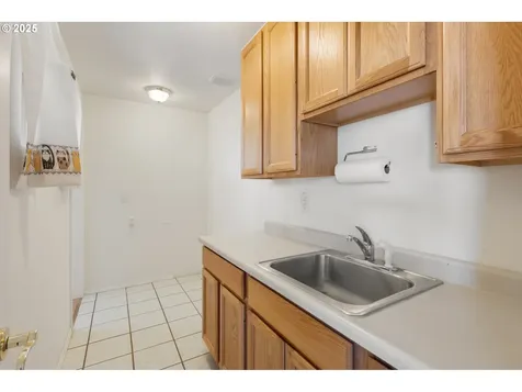 931 Locust Street Oakland OR 97462