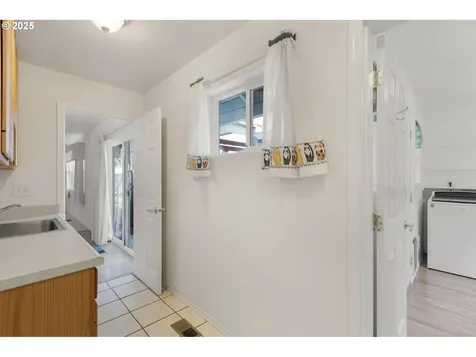 931 Locust Street Oakland OR 97462