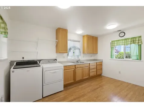 931 Locust Street Oakland OR 97462