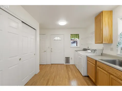 931 Locust Street Oakland OR 97462