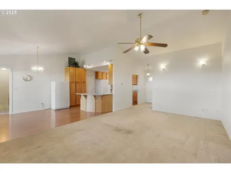931 Locust Street Oakland OR 97462