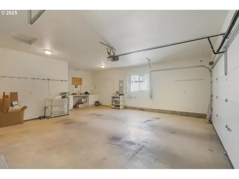 931 Locust Street Oakland OR 97462