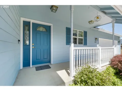 931 Locust Street Oakland OR 97462
