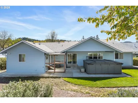 931 Locust Street Oakland OR 97462