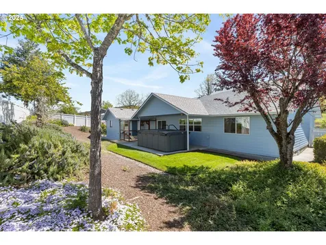 931 Locust Street Oakland OR 97462