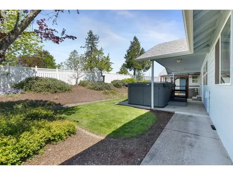 931 Locust Street Oakland OR 97462