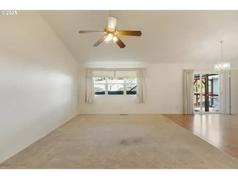 931 Locust Street Oakland OR 97462
