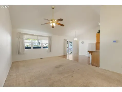 931 Locust Street Oakland OR 97462