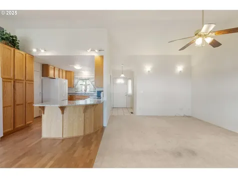 931 Locust Street Oakland OR 97462
