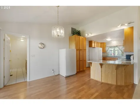 931 Locust Street Oakland OR 97462