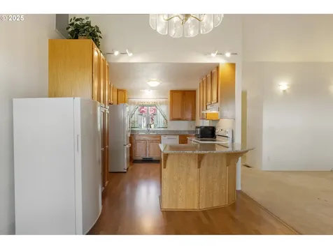 931 Locust Street Oakland OR 97462