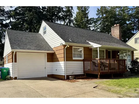 8906 NE Hancock Street Portland OR 97220