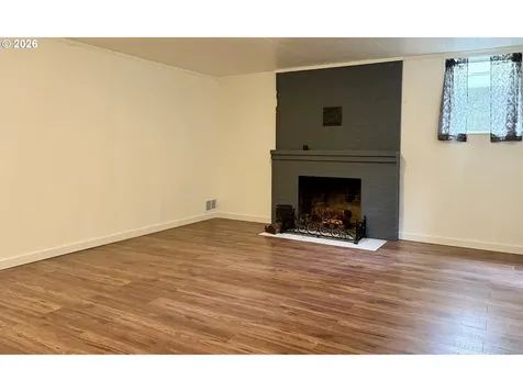8906 NE Hancock Street Portland OR 97220