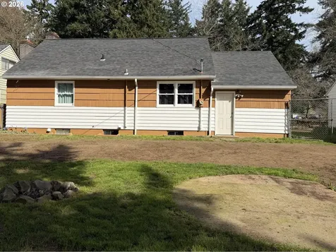 8906 NE Hancock Street Portland OR 97220