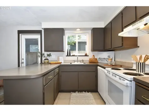 6227 NE 10th Avenue Portland OR 97211