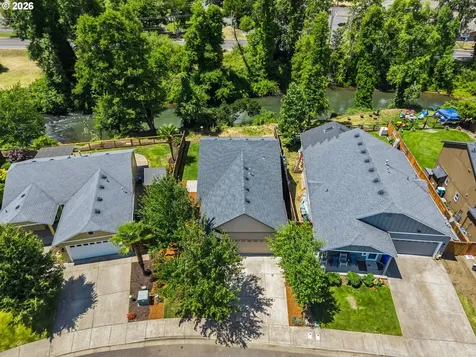 1141 Riverfront Way Cottage Grove OR 97424