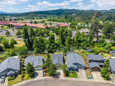 1141 Riverfront Way Cottage Grove OR 97424