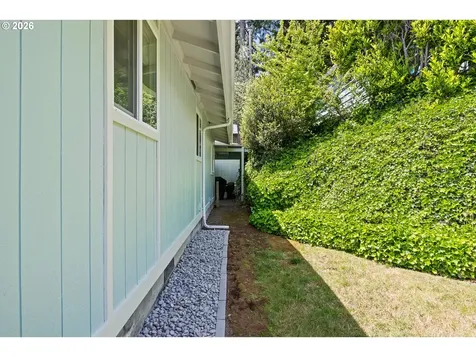 580 8th Avenue Coos Bay OR 97420